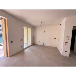 TRE LOCALI CON GIARDINO_O2