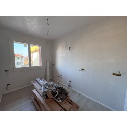 TRE LOCALI CON GIARDINO_O12